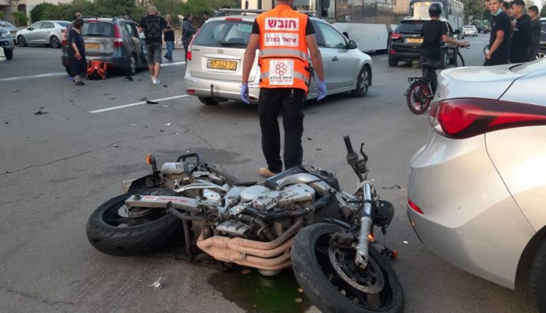 רוכב אופנוע בן 30 נהרג בתאונת דרכים ברחוב עליזה יאנסן באור עקיבא