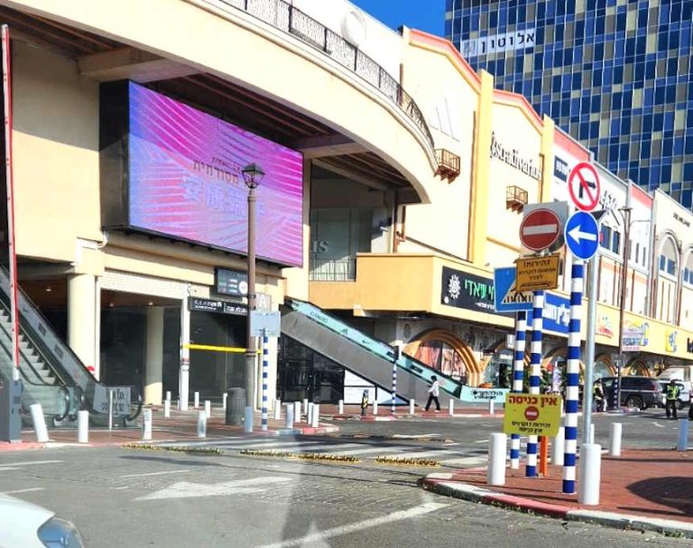 תלונות על דוקרני צמיגים במתחם הענק בחדרה: "נפגעים כל יום כלי רכב"
