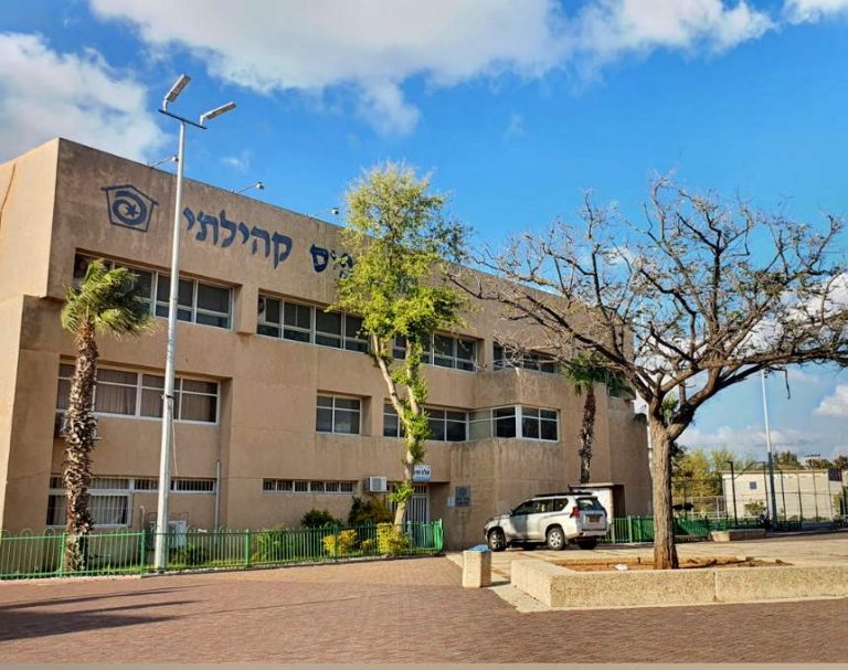 הסמל המיתולוגי של שכונת שז"ר באור עקיבא – בדרך להריסה