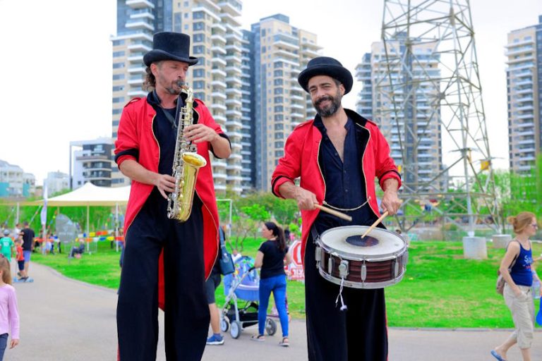 עם הצדעה לכוחות הביטחון וההצלה וקלאסיקות מהספרות הישראלית: פסטיבל האביב יערך בחדרה