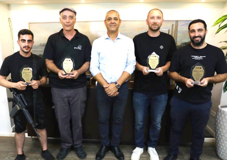 "המחבל הגיע לבית ספר בחדרה – קפץ מעל הגדר ושמעתי צעקות. דרכתי את הנשק ויריתי"