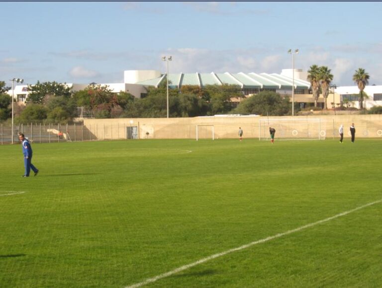 ההתלהבות נמשכת: החלו עבודות לקירוי יציעי המגרש העירוני באור עקיבא [תמונות]