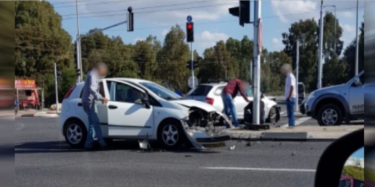 תאונת דרכים במתחם מסחרי בחדרה – צפו בתמונה מהזירה