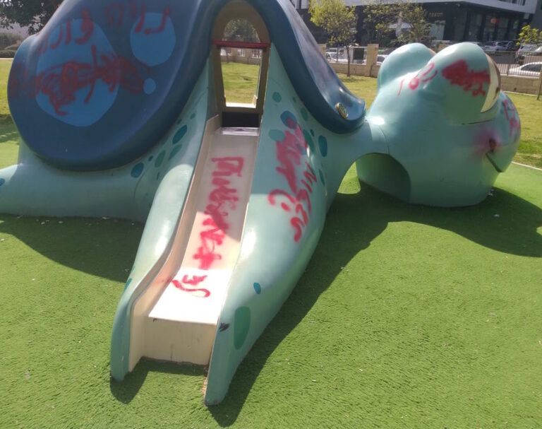 ונדליזם מכוער בשכונת היובל באור עקיבא; האם מצלמות המוקד בעירייה פועלות?