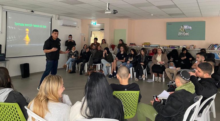 המסתערב הבכיר ואיש השב"כ הגיע לאור עקיבא: "אין לנו ארץ אחרת"