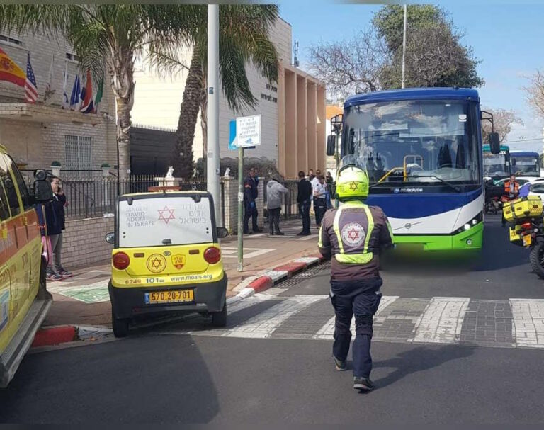 טרגדיה בחדרה: הולכת רגל נדרסה למוות לאחר שנפגעה מאוטובוס