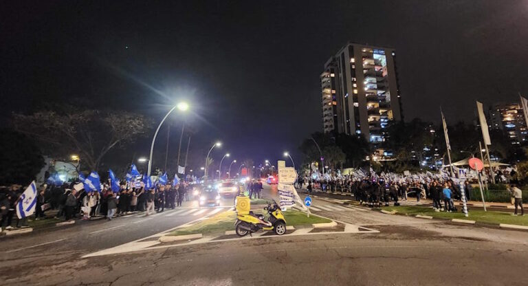 הן חוזרות במוצ"ש: הפגנות על הרפורמה המשפטית יתקיימו באור עקיבא | "זהו הזמן לשיקול דעת, לאחדות ולא לפילוג"