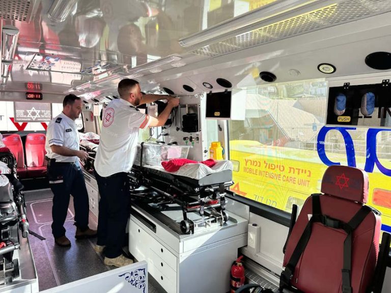 הושק לראשונה בישראל: אוטובוס טיפול נמרץ מיוחד; הסיע פגים לבית החולים הממוגן בחדרה