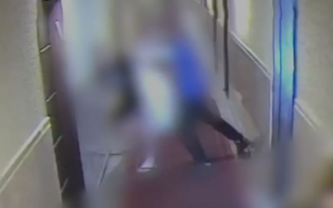 מה העונש שהוטל על מטפל במעון בחדרה על תקיפת חסר ישע ופציעתו?