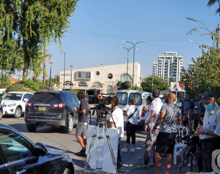 "הכביש" עובר באור עקיבא: צפו בסט הצילומים לסרט חדש שחלקו צולם בעיר