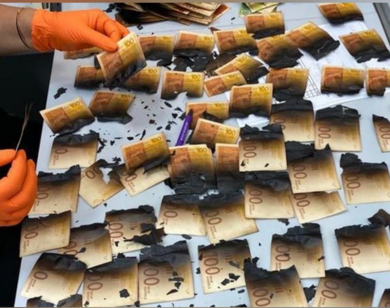 מנהלת ועד הבית רצתה לחטא במיקרוגל את השטרות שקיבלה מהדיירים – והם נשרפו [רחבי הרשת]
