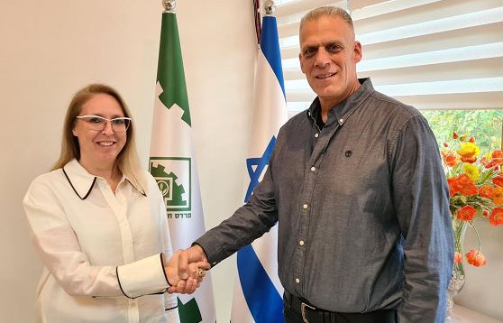 טלטלה בפרדס חנה-כרכור: מנכ"ל המועצה, אבינועם ארז, מסיים את תפקידו לאחר שנתיים וחצי בלבד