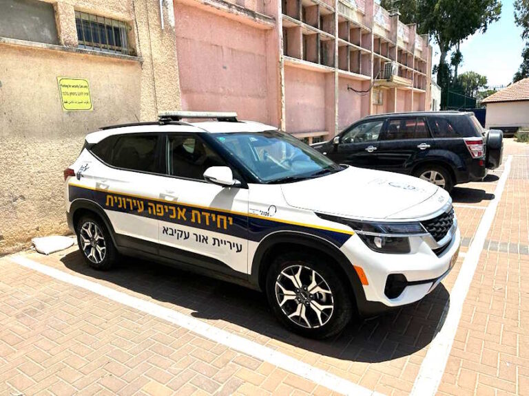 סגן ראש העיר אור עקיבא מתריע: "חובה להגביר הביטחון בעיר"; 4 שוטרים ו-2 פקחים מצטרפים לעירייה