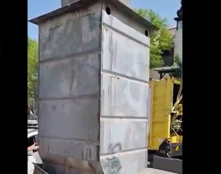 תיעוד נדיר: נפל לפח מוטמן וחולץ ללא פגע. מדוע הוא הגיע לשם? [וידאו]