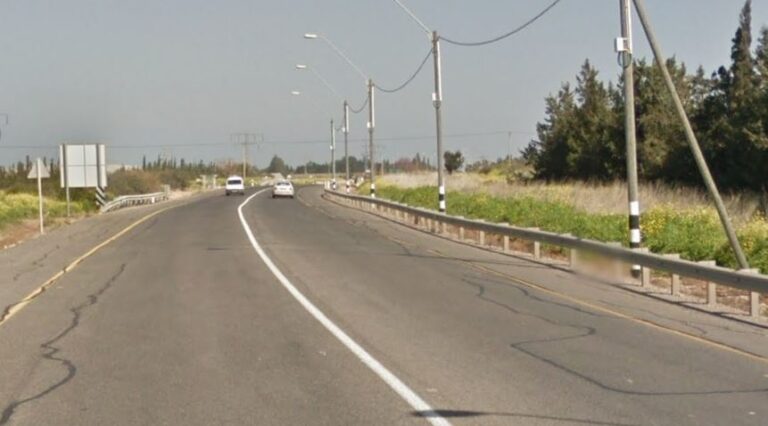 צפו | נסעו בכביש, הופעלה התרעה, לא הקשיבו להנחיות פיקוד העורף – ובמזל זה הסתיים כך