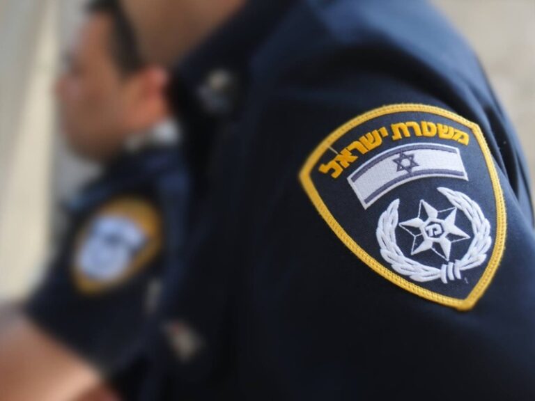 חשד לאירוע פלילי באור עקיבא: דם במדרגות ונוכחות משטרתית