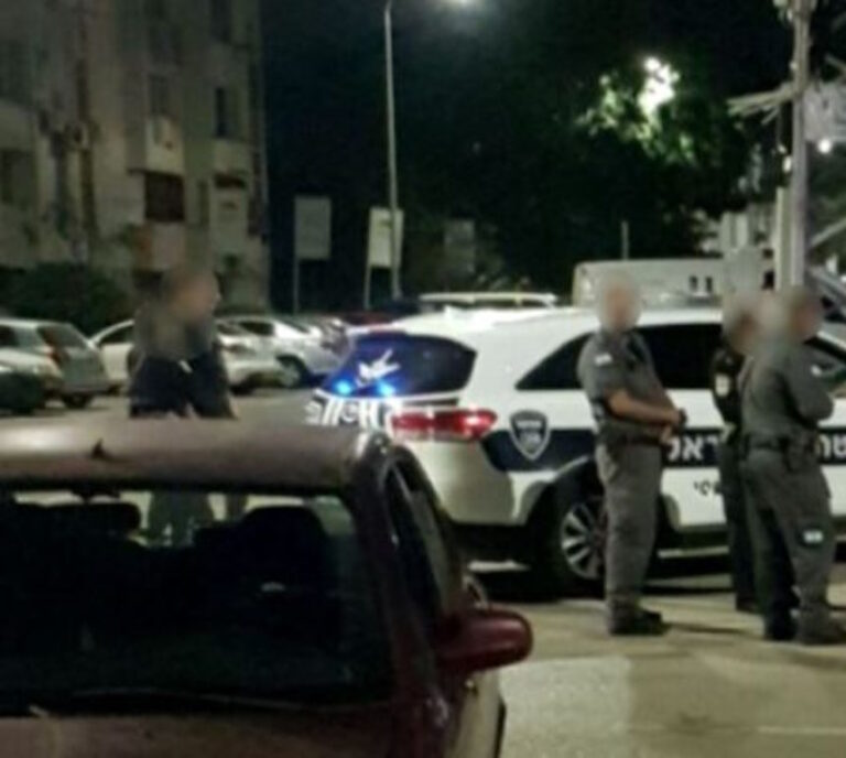 כעבור מרדף קצר: בן 41 נעצר באור עקיבא לאחר שהשוטרים זיהו סממנים מחשידים