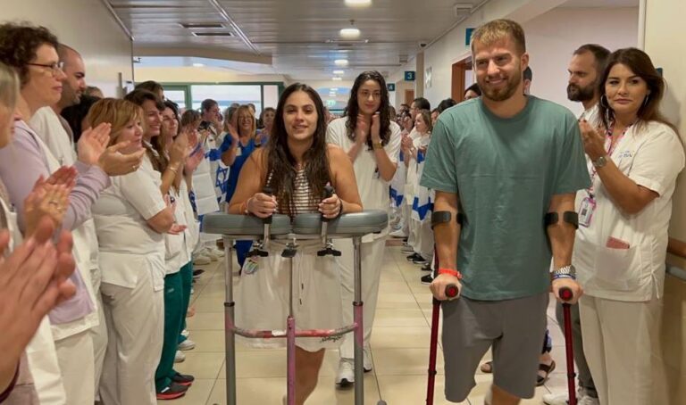 מרגש: בן בנימין וגלי סגל, שנפצעו במסיבת הדמים ברעים, שוחררו מ'הלל יפה' בחדרה [וידאו]