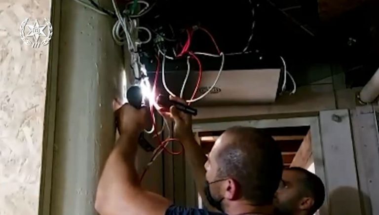 הייתם ברחובות ובלובי בניינים באור עקיבא לאחרונה? יכול להיות שמישהו צילם אתכם