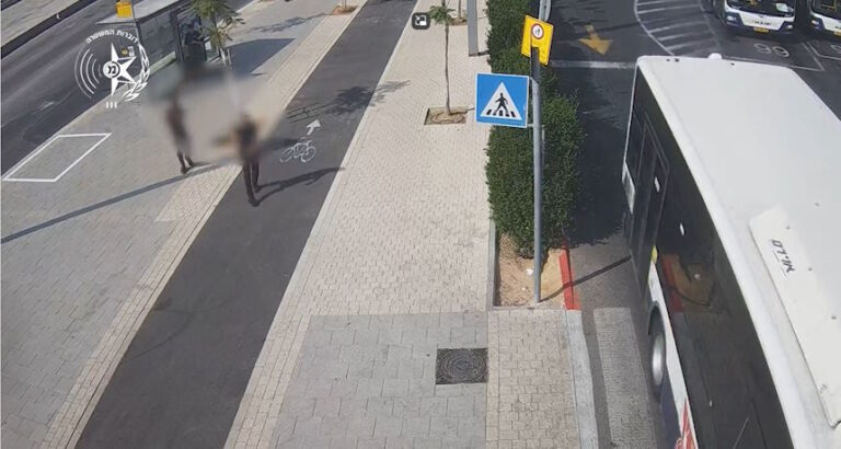 חריג: נערים עלו לאוטובוס בחדרה וניסו לדקור את הפקח