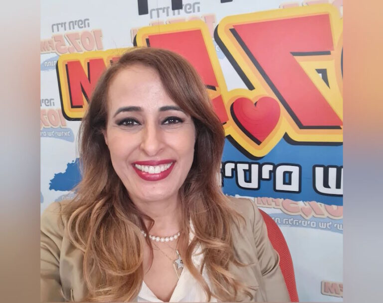 חברת הכנסת לשעבר מאור עקיבא, נאוה בוקר, חזרה לאהבה הישנה שלה (וידאו)