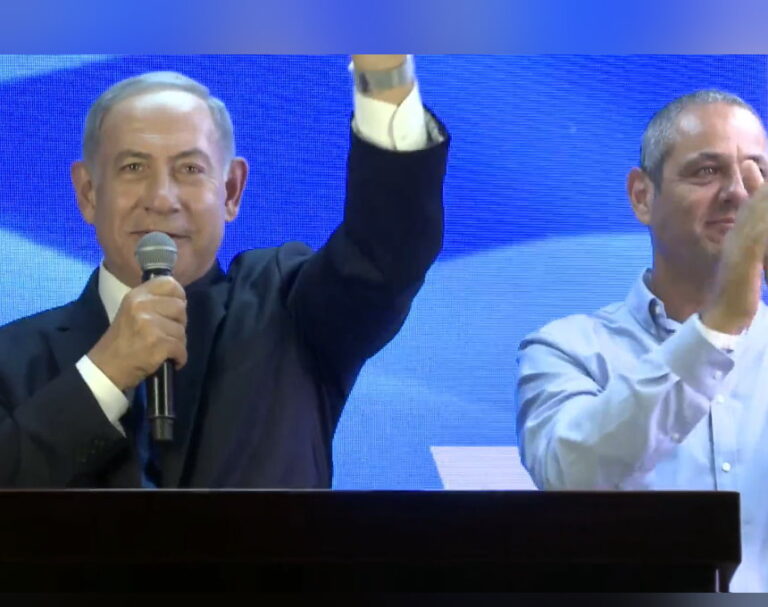 צפו: יו"ר האופוזיציה בנימין נתניהו מגיע עם משאית ה"ביבי-בא" לחדרה ואור עקיבא (וידאו)