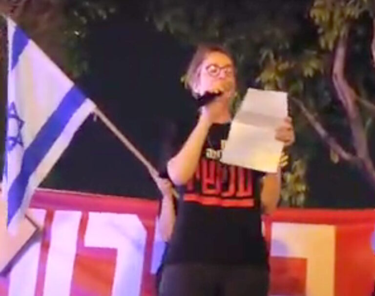 ד"ר יולנדה יבור מאור עקיבא, שנעצרה כבר 10 פעמים על ידי המשטרה במהלך הפגנות: "מענישים אותי. שמו עליי עין"