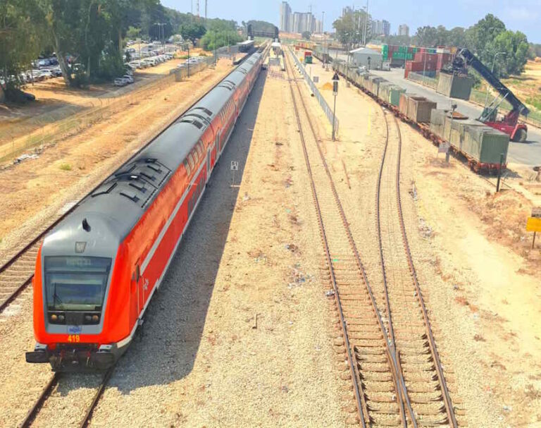 מסילת רכבת נוספת הגיעה לחדרה; מי צפוי לנסוע עליה?