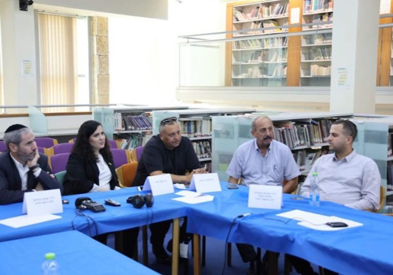 חברי כנסת הגיעו לספריית אור עקיבא: "נמצא פתרונות להוציא את כולם מרוצים"
