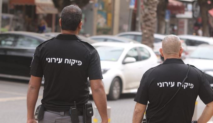 אור עקיבא בצרה צרורה באכיפת החוק: "אמורים להיות 7 פקחים אבל יש לנו 4, קשה לגייס"