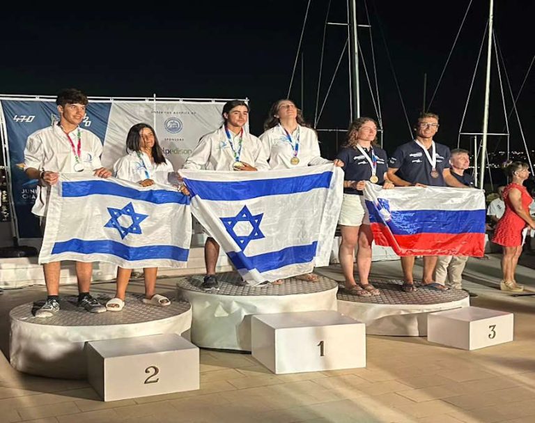מדליית כסף לחדרה: אמיתי לבקוביץ' התברג למעלה באליפות אירופה לנוער בשייט