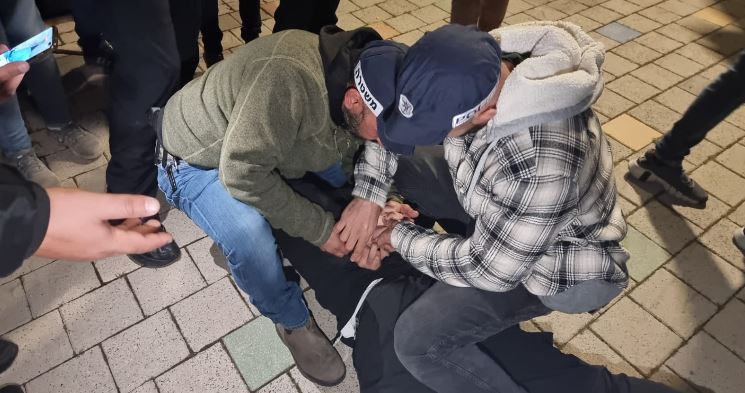 התפרעויות בשבוע השני של המחאות נגד ובעד שינוי מערכת המשפט באור עקיבא, חדרה וכרכור [וידאו]