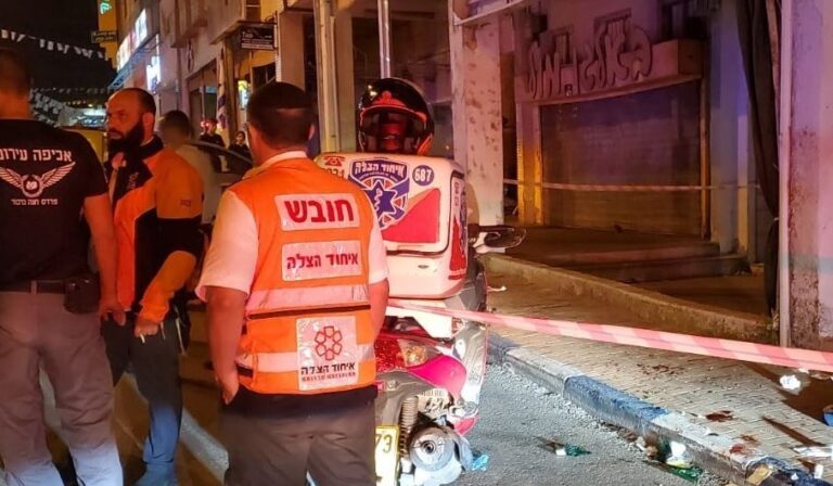לילה של אלימות בחדרה: צעיר בן 19 במצב קשה; עובד זר נפגע קשה באירוע אחר
