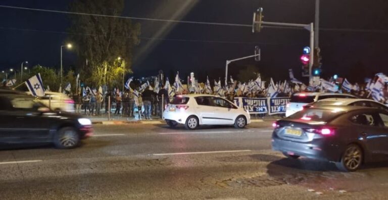 הבלאגן נמשך: 3 פעילים של תנועת לוחמי כיפור 73' נעצרו בדרכם למחאה בקיסריה [וידאו🎥]
