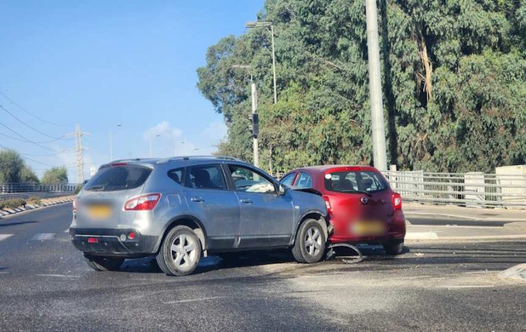 שתי תאונות דרכים בפרדס חנה-כרכור ופארק התעשייה קיסריה: בן 20 נפצע