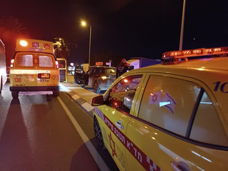הקטל בדרכים: הולך רגל נהרג לאחר שנפגע מרכב בפרדס חנה-כרכור