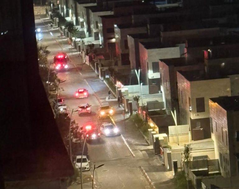 בחצות הלילה: פיצוץ בשכונת אור ים באור עקיבא; התושבים זועמים, "חייבים משטרה"