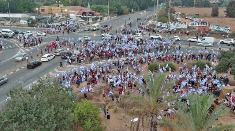 "ישראל מתייצבת" 26.8: מחאות ברחבי הארץ – מוקדים באזור חדרה, כרכור ובאזור השרון בקריאה להשבת החטופים