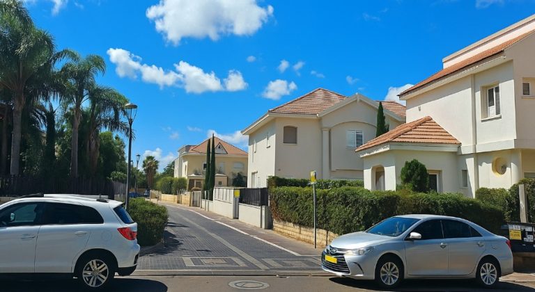 "היא זרקה עליו כוס – והוא חנק אותה": חשד לאירוע חריג בשכונת גני רבין באור עקיבא