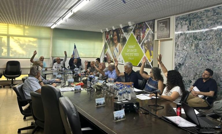 ישיבת מועצת פרדס חנה-כרכור – תקציב 2024 | המושבה עם מעל 50 אלף תושבים, התקציב על 375 מיליון שקלים