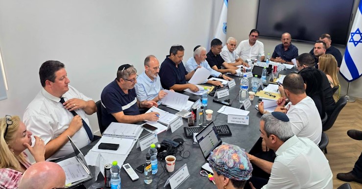 אחרי המהמורות – תקציב 2024 באור עקיבא אושר | יוסיפוב: "שנה מורכבת"; אנקונינה: "אין בתקציב בשורות"