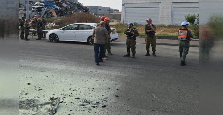 לראשונה – חשש לנפילת חלקי יירוט באור עקיבא: פח אשפה עלה באש ● תמונות מהזירה