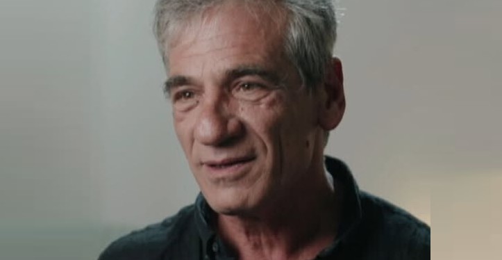 השחקן אלון אבוטבול בן ה-60 התמוטט בחוף הבונים בחוף הכרמל – מותו נקבע במקום