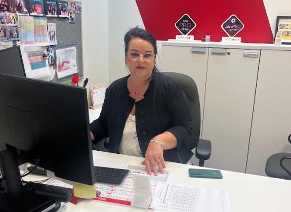 שרית תורג'מן מעתלית: בין קריירה, סבתאות ומחלת פיברומיאלגיה – להתמודדות עם מלחמת חרבות ברזל במערכת הבנקאית