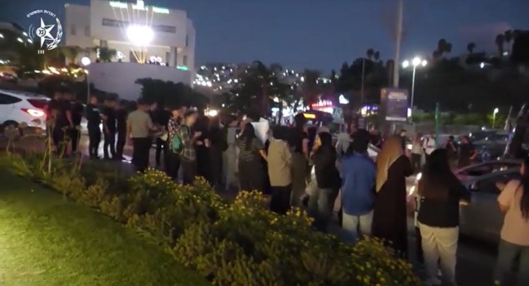 שלטים וקריאות בגנות ישראל: 7 עצורים בהפגנה באום אל פחם