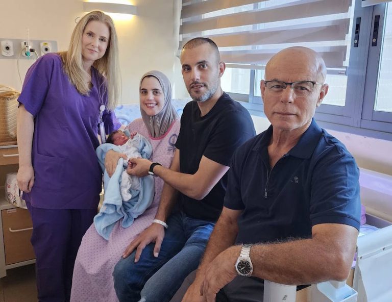 שלושה דורות – תאריך אחד: האישה שילדה בהלל יפה בחדרה תינוק ב-1.9, בו נולדו גם האבא והסבא
